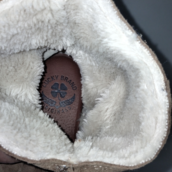 Lucky Brand Flat Suede Fur lined ankle booties size 8 Pull On Tan color - Picture 9 of 11